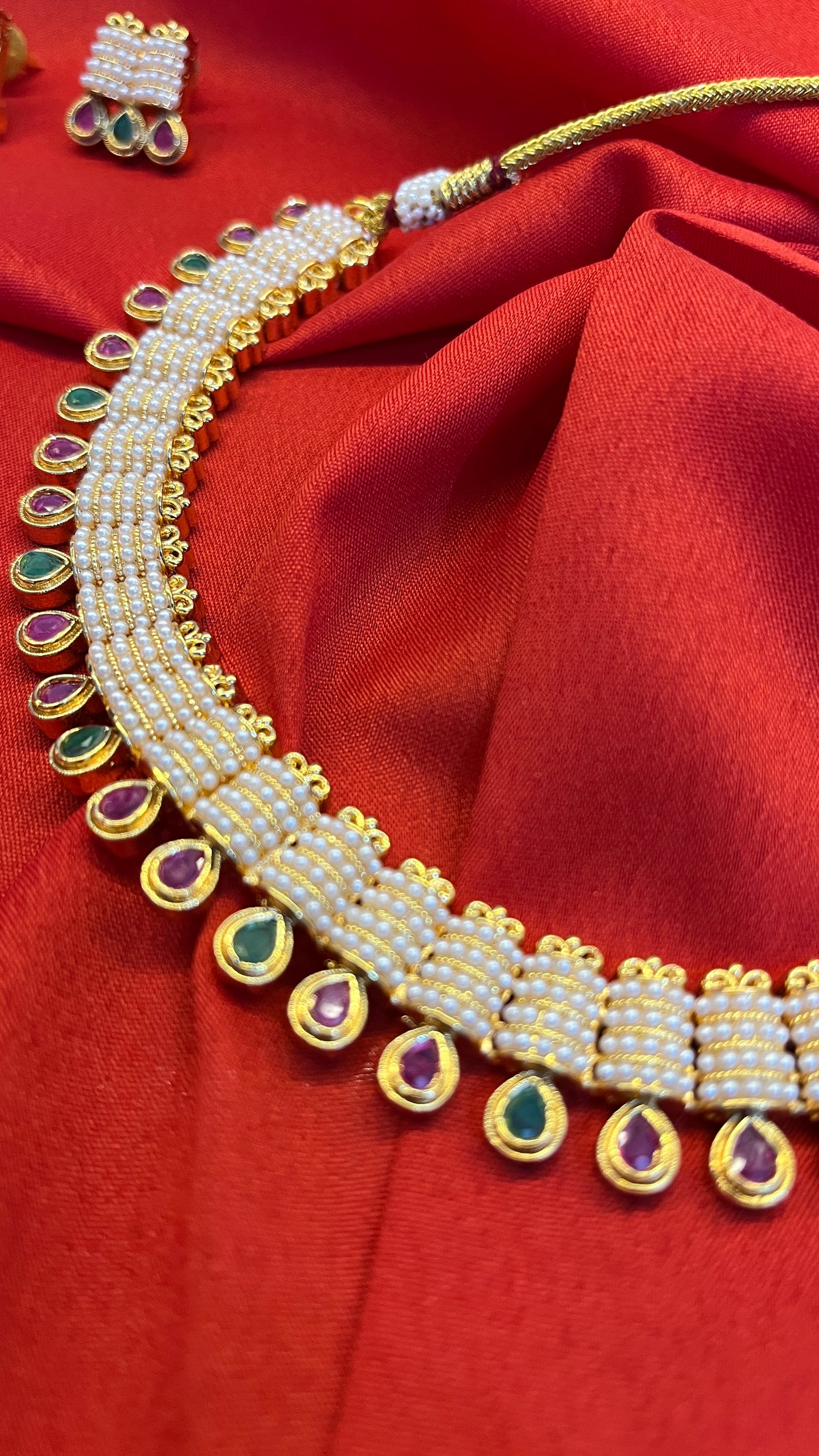 Necklace and chokar