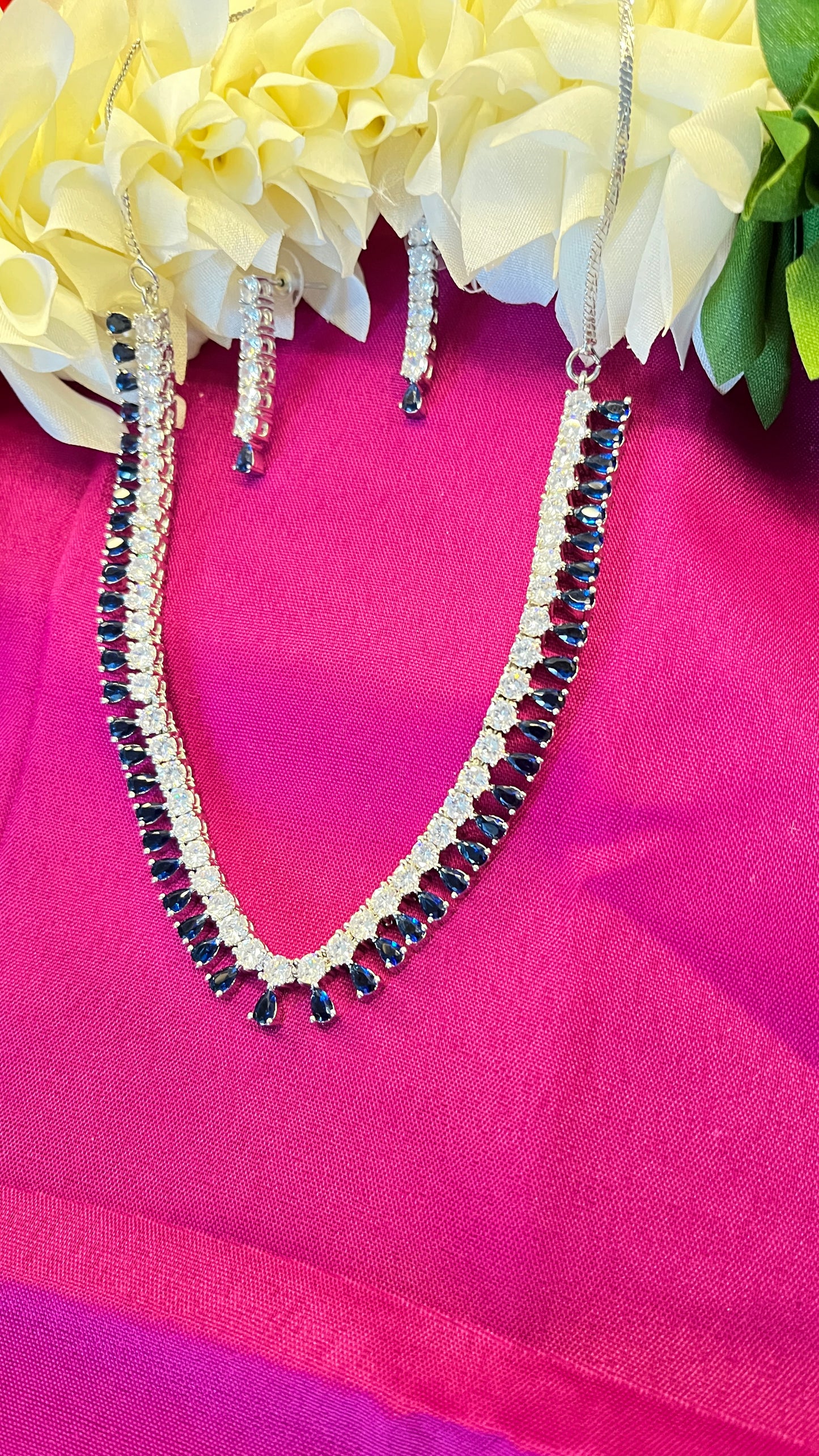 An elegant Necklace with original american diamonds with earings